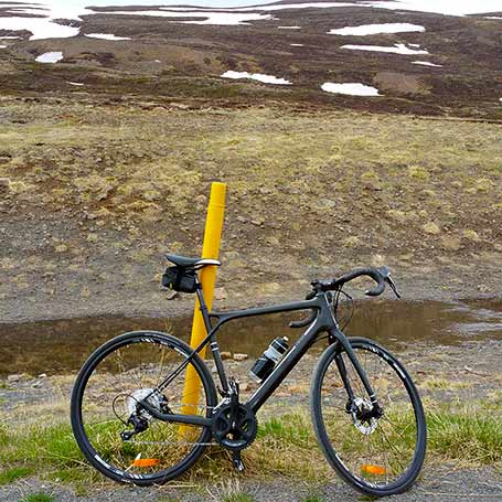 Atli á tvö hjól sem hann hugsa um eins og börnin sín. Hann hefur hjólað í stað þess að nota bíl í fjögur ár.