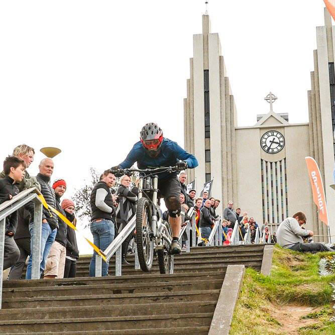 Tröppurall við Akureyrarkirkju