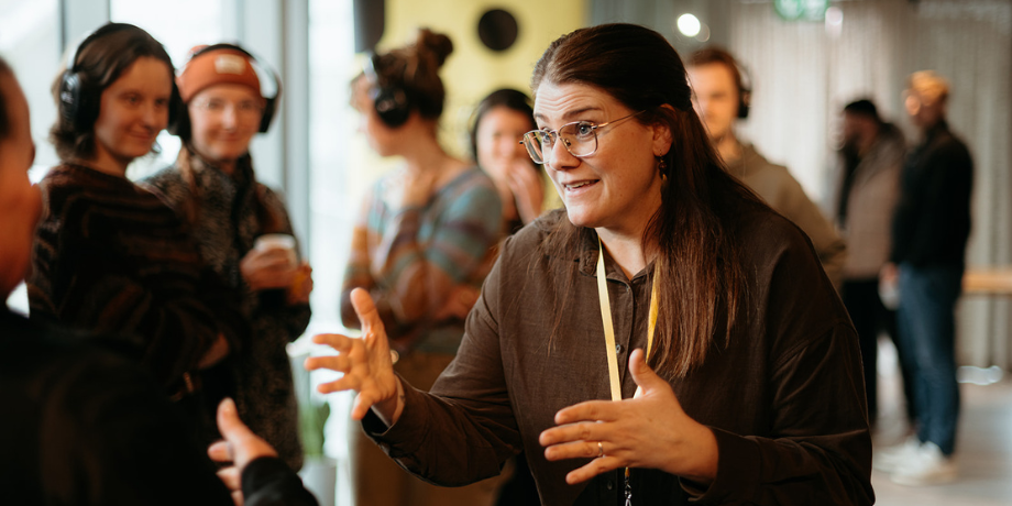 Svava í hlutverki sínu á hugmyndahraðhlaupi Krubbs á Húsavík