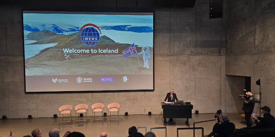 The public outreach meeting on behalf the Icelandic Space Agency