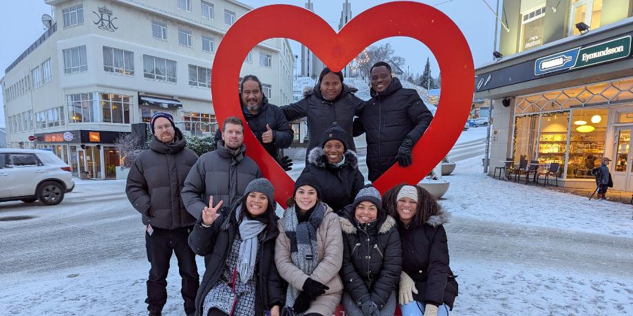 Nemendur í miðbæð Akureyrar ásamt Magnúsi Víðissyni og Freysteini Nonna Mánasyni sem báðir starfa vi&hellip;