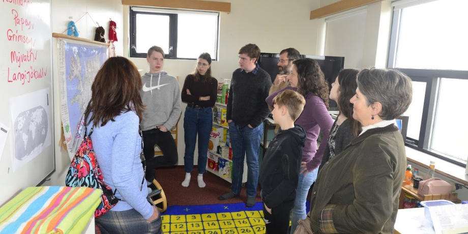 Nemendur og kennarar frá Hollandi kynntu sér grunnskólastarf í Hrísey