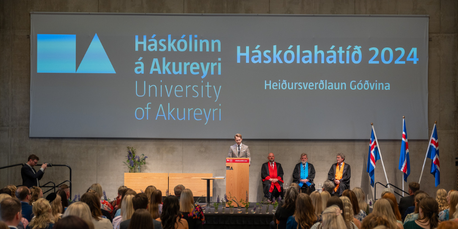 Bjarki Brynjólfsson veitti Heiðursverðlaun Góðvina á Háskólahátið 2024