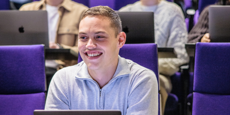 Páll Andrés, forseti Reka, í kennslustund