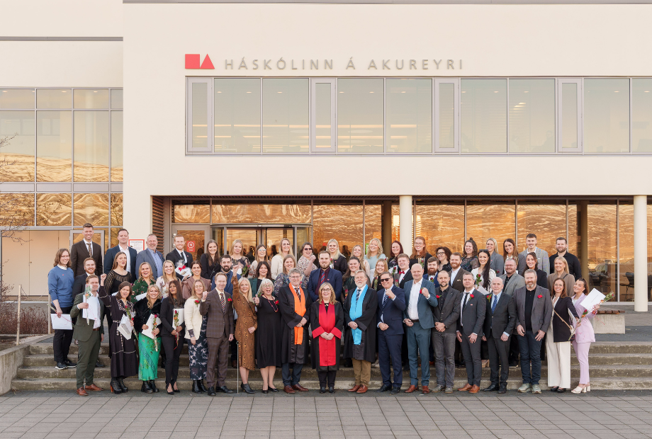 Fyrstu kandídatar í framhaldsnámi í stjórnun brautskráðir