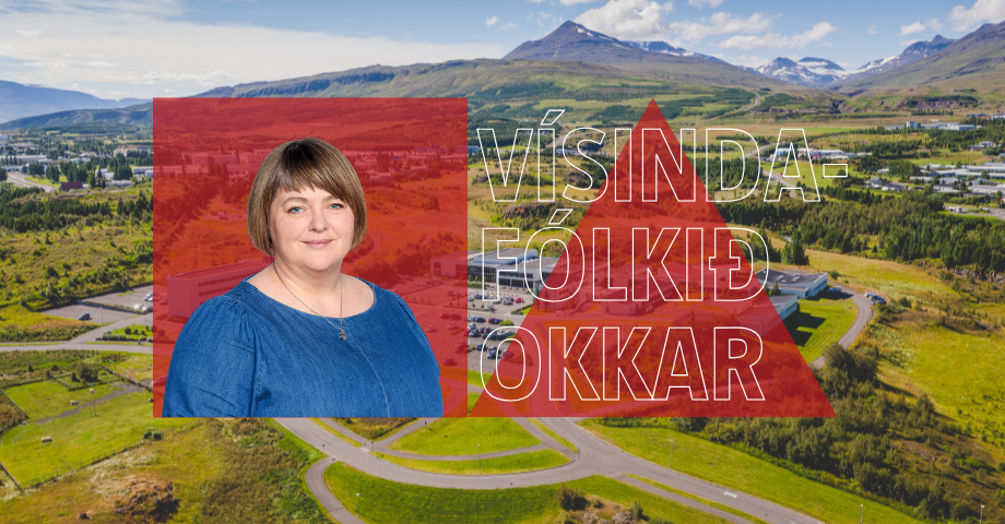 Kórfélagi með klarínett í annarri og leikgleði í hinni