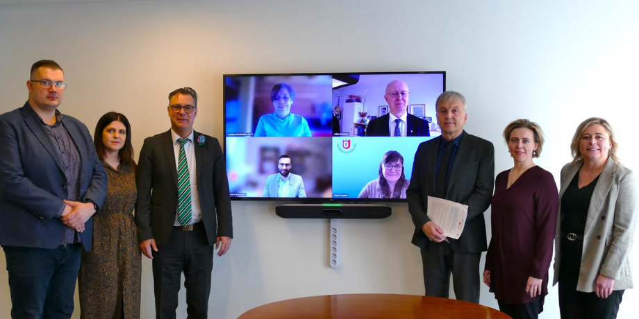 Haqiqatan ham xotinimni sikishadi Haqiqatan ham xotinimni sikishadi