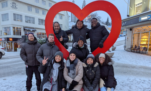 Nemendur í miðbæð Akureyrar ásamt Magnúsi Víðissyni og Freysteini Nonna Mánasyni sem báðir starfa vi&hellip;