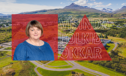 Kórfélagi með klarínett í annarri og leikgleði í hinni